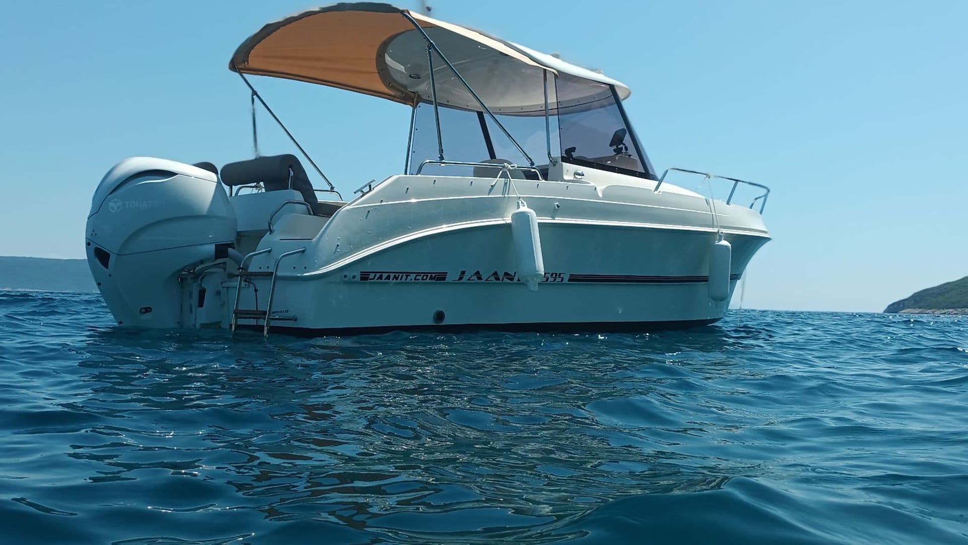 Jannit 590 cabin - 4